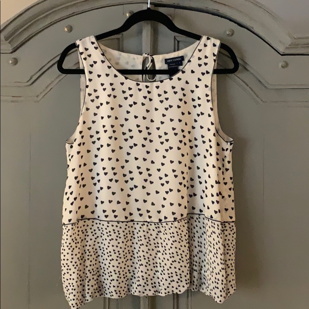 Sleeveless blouse with heart detail ❤️
